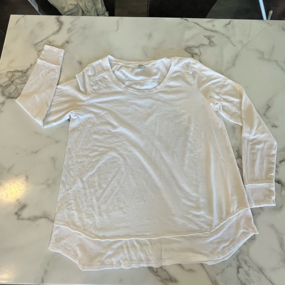 Long sleeve basic white tee